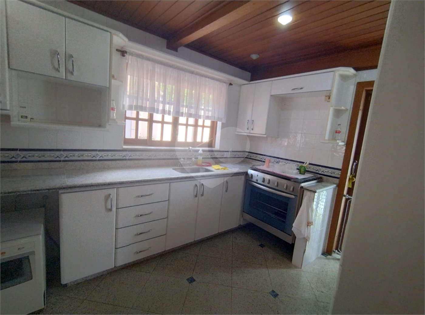 Casa à venda com 3 quartos, sendo 1 suíte, no condomínio Bosque de Greviléa, Vinhedo - SP