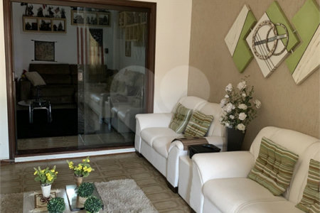 Sobrado à venda com 4 quartos, sendo 3 suítes,  em Jardim Alvinópolis, Atibaia, SP