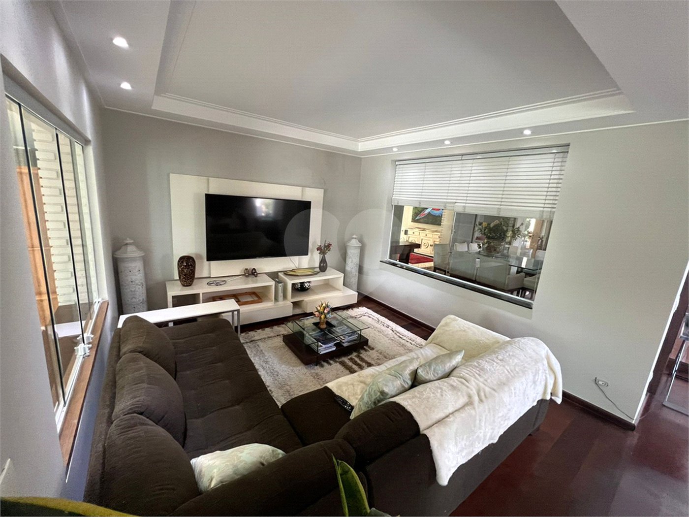 Casa à venda com 6 quartos, sendo 5 suítes, no condomínio Alpes da Cantareira, Mairiporã - SP