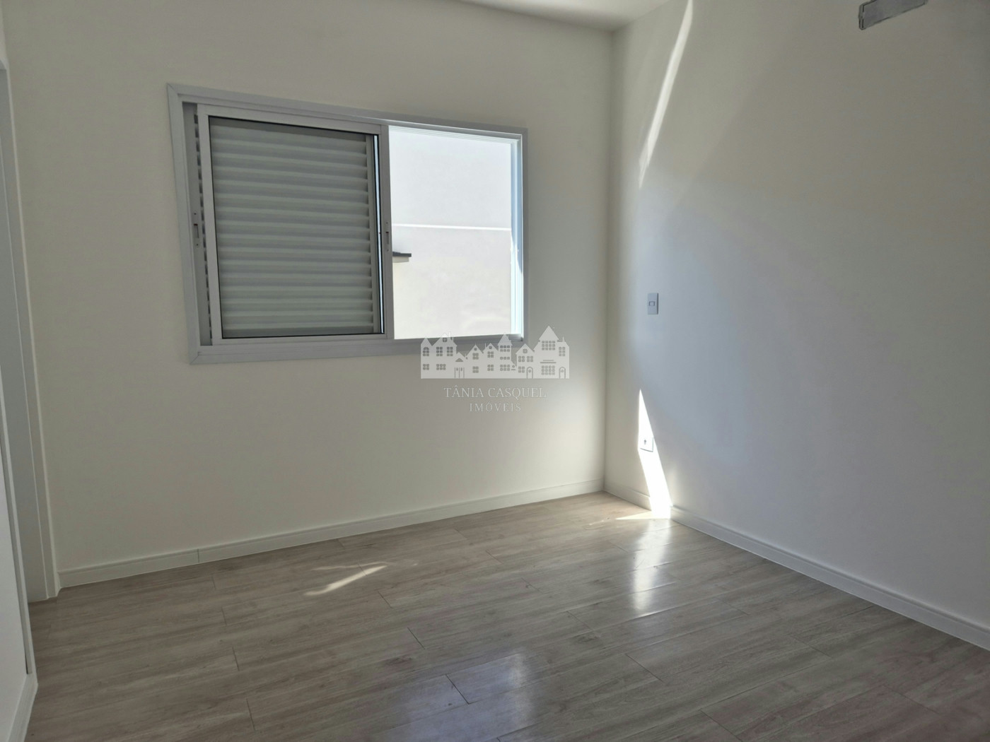 Casa à venda com 4 quartos, sendo 3 suítes, em Vila Petrópolis, Atibaia, SP