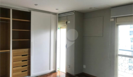 Apartamento à venda ou para alugar com 3 suítes em Moema, São Paulo, SP