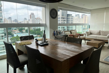 Apartamento à venda com 3 suítes em Vila Olímpia, São Paulo, SP