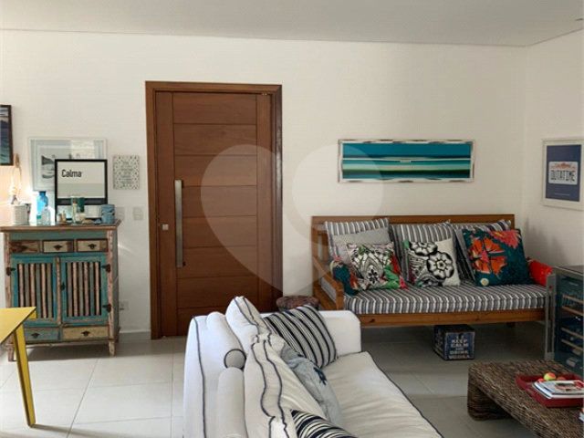 Casa à venda com 4 quartos, sendo 3 suítes,  no condomínio Residencial Vila Esmeralda, São Sebastião - SP