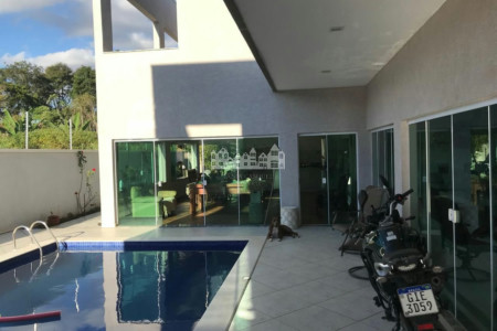 Casa à venda com 5 quartos, sendo 3 suítes, em Loteamento Jardim Morumbi, Atibaia, SP