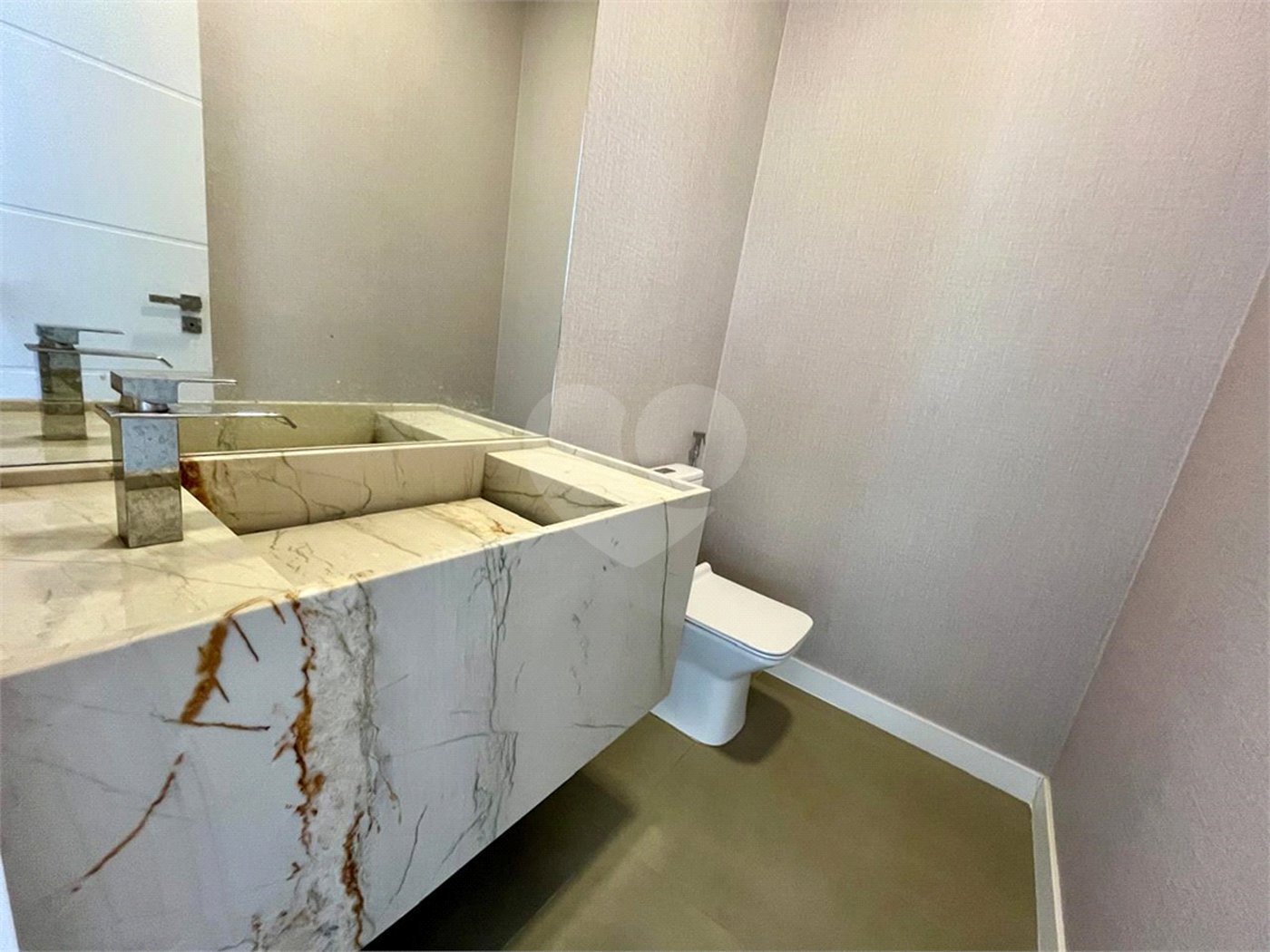 Casa à venda com 4 suítes no condomínio Alphaville Nova Esplanada 3, Votorantim - SP