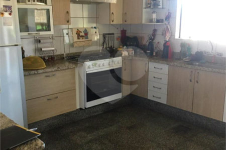 Sobrado à venda com 4 quartos, sendo 1 suíte,  em Vila Asem, Itapetininga, SP