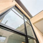 Indaiatuba - Jardim Bom sucesso - Área total: 150m² - Área construída: 115m² - 3 dormitórios sendo 1 suíte com armário planejado;Sala para dois ambientes; Banheiros com box gabinetes e espelhos; Área gourmet com churrasqueira a carvão e móveis planejados; Lavanderia coberta; Ar condicionado na sala