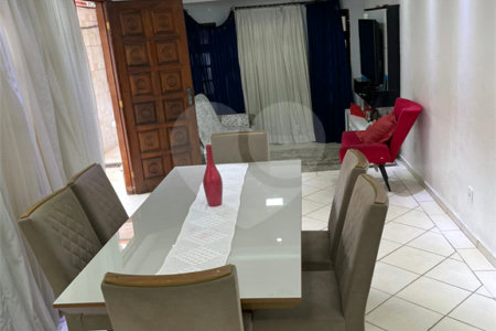Sobrado à venda com 2 quartos, sendo 1 suíte,  em Ferreira, São Paulo, SP