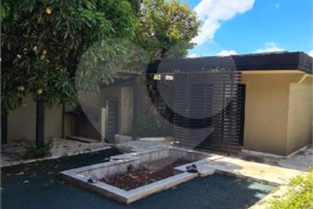 Sobrado à venda com 4 quartos, sendo 1 suíte, em Pacaembu, São Paulo, SP