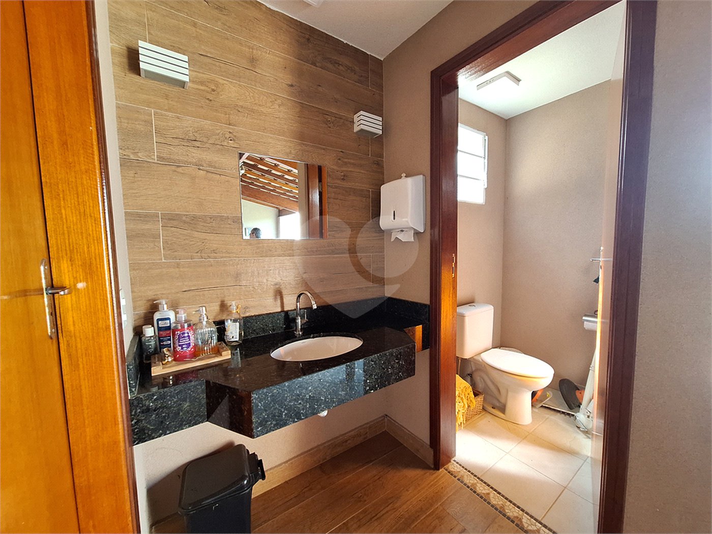 Casa à venda com 4 quartos, sendo 1 suíte, em Santa Cândida, Vinhedo, SP