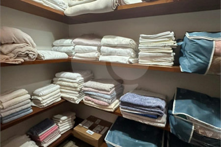 Casa à venda com 4 quartos, sendo 2 suítes,  no condomínio Chacara Marques, Santana de Parnaíba - SP