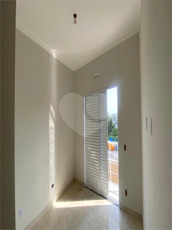 Linda casa nova á venda Jardim dos Sabias, 2 dormitorios um suite, uma vaga. 129m² de construção.
