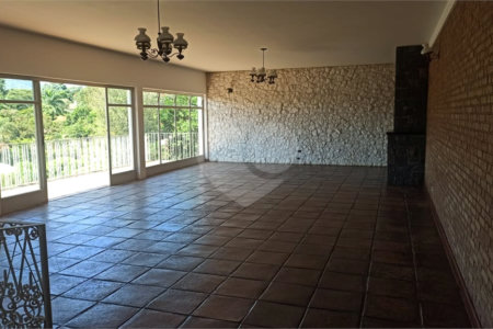 Casa à venda com 4 quartos, sendo 1 suíte, em Vila Santista, Atibaia, SP