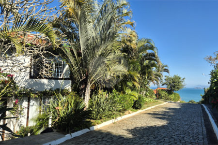 Casa em condomínio à venda com 4 quartos, sendo 3 suítes,  em Geribá, Armação dos Búzios, RJ