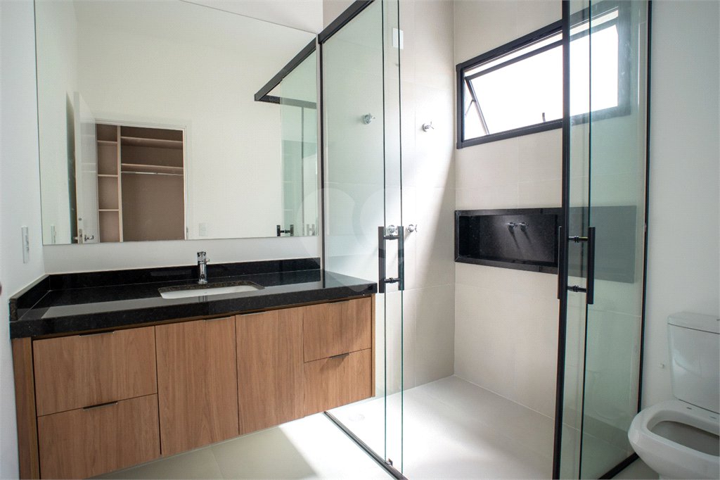 Casa à venda com 3 suítes em Vila Santista, Atibaia, SP