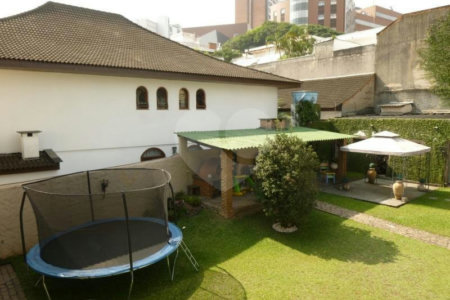 Sobrado à venda com 3 suítes em Jardim Leonor, São Paulo, SP