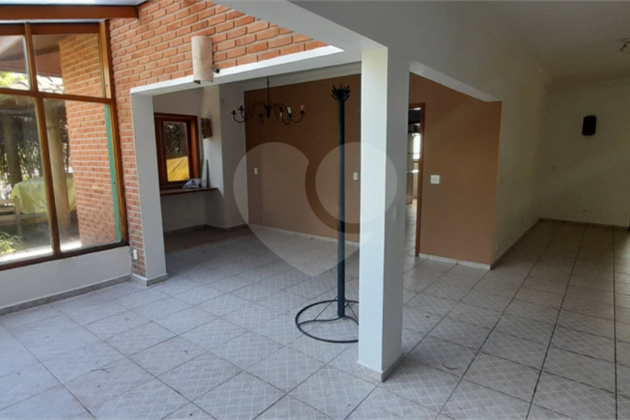 Sobrado à venda com 3 suítes em Serra da Cantareira, Mairiporã, SP