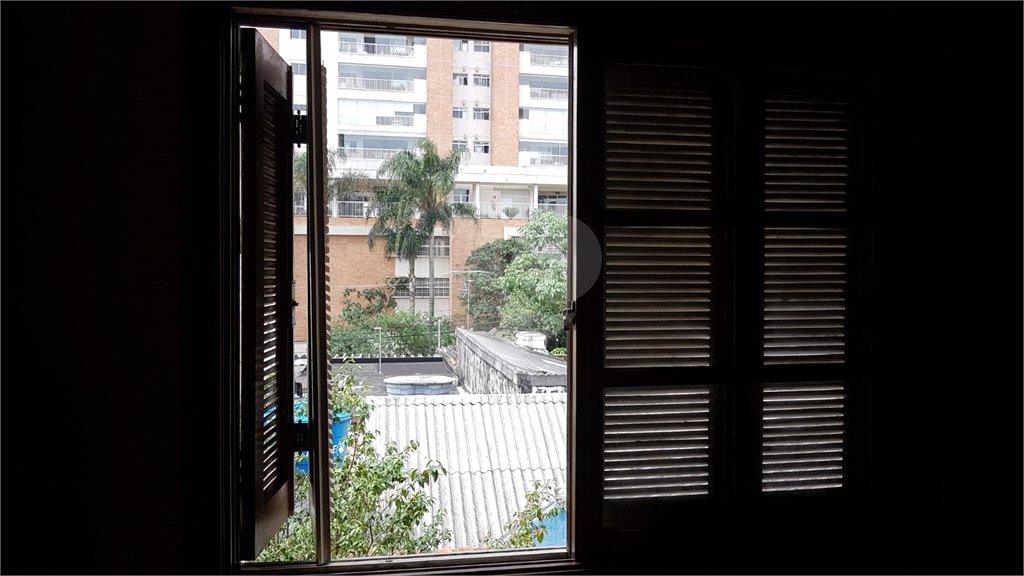 Sobrado à venda com 3 suítes em Vila Gumercindo, São Paulo, SP