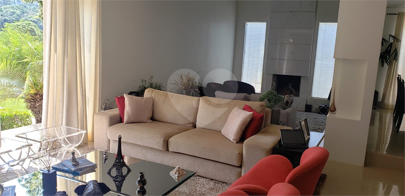 Casa à venda com 4 suítes em Pirucaia, Mairiporã, SP