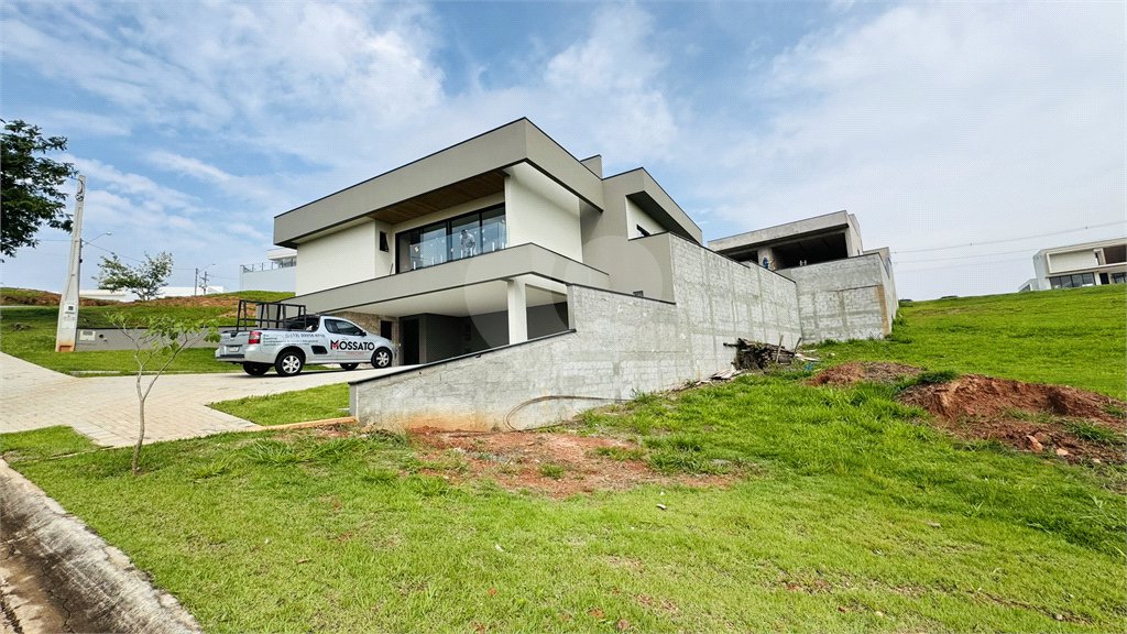 Casa à venda com 3 suítes no condomínio Santa Isabel I, Louveira - SP