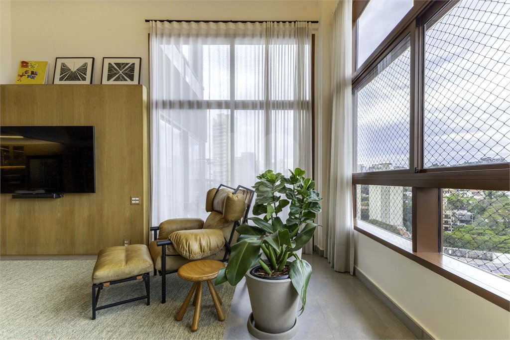 Apartamento à venda com 3 suítes em Jardim das Bandeiras, São Paulo, SP