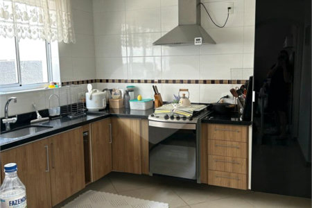 Casa à venda com 3 quartos, sendo 1 suíte,  em Vila Vitória, Mogi das Cruzes, SP