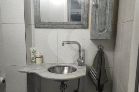Sobrado à venda com 4 quartos, sendo 1 suíte, em Água Branca, São Paulo, SP