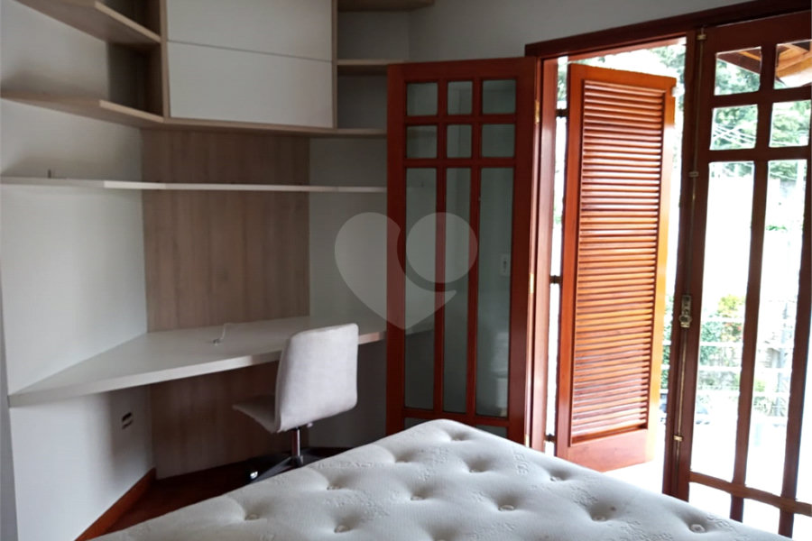 Sobrado à venda com 4 quartos, sendo 3 suítes, em Tremembé, São Paulo, SP