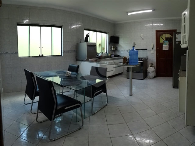 Sobrado à venda com 3 quartos, sendo 1 suíte,  em Jardim Regina, São Paulo, SP