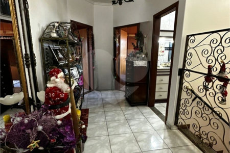 Sobrado à venda com 6 quartos, sendo 1 suíte, no Centro, Ponta Porã, MS