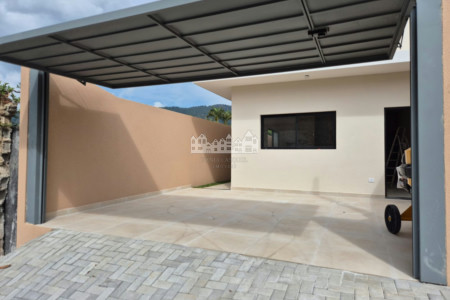 Casa à venda com 3 suítes em Vila Petrópolis, Atibaia, SP