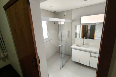 Sobrado à venda com 5 quartos, sendo 1 suíte, em Jardim Trussardi, São Paulo, SP