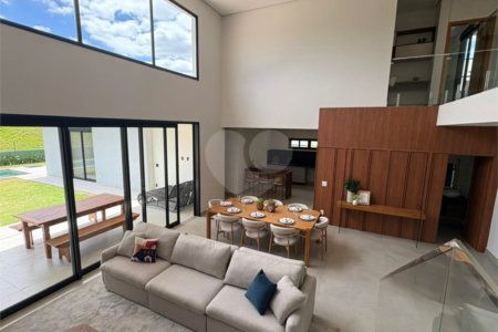 Casa à venda com 4 suítes no condomínio Portal dos Bandeirantes, Salto - SP