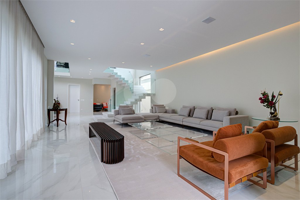 Casa à venda com 5 suítes em Jardim Cordeiro, São Paulo, SP