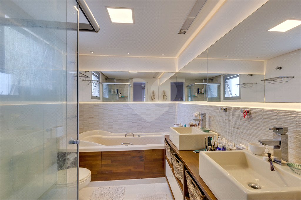 Apartamento à venda com 4 quartos, sendo 1 suíte, em Santo Amaro, São Paulo, SP