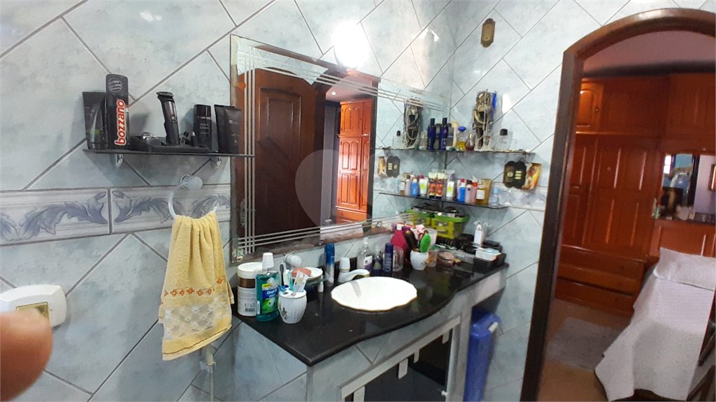 Casa à venda com 4 quartos, sendo 1 suíte, em Bangu, Rio de Janeiro, RJ