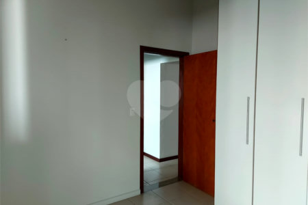 Casa charmosa e elegante localizada no deslumbrante Condomínio Villagio Capriccio Louveira SP