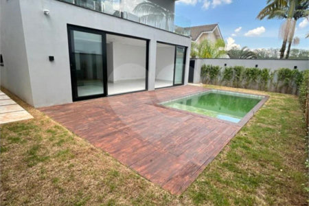 Casa à venda com 4 quartos, sendo 2 suítes, no condomínio Swiss Park, São Bernardo do Campo - SP