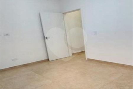 Casa à venda com 2 suítes, no condomínio Residencial Oliveira, São Paulo - SP