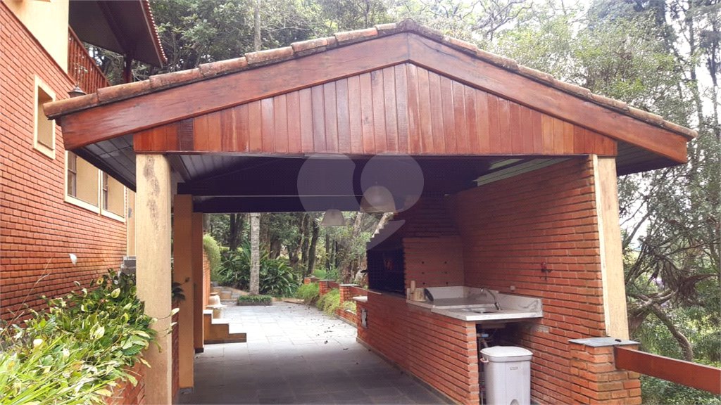 Casa à venda com 3 quartos, sendo 1 suíte, no condomínio Jardim da Monntanha Ii, Mairiporã - SP