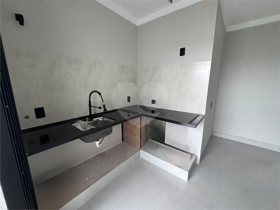 Casa à venda com 2 quartos, sendo 1 suíte, no condomínio Tivolli, Itapetininga - SP