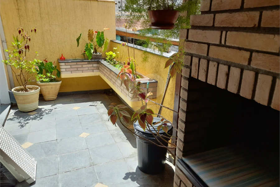 Sobrado à venda com 4 quartos, sendo 1 suíte, em Chora Menino, São Paulo, SP