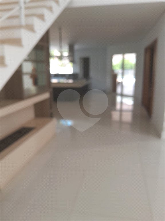 Casa à venda ou para alugar com 4 suítes em Chácaras São Carlos, Cotia, SP