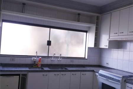 Casa à venda com 4 quartos, sendo 3 suítes, no condomínio Arujá 5, Arujá - SP