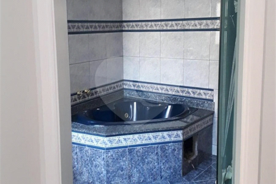 Sobrado à venda com 4 quartos, sendo 3 suítes,  em Vila Mazzei, São Paulo, SP