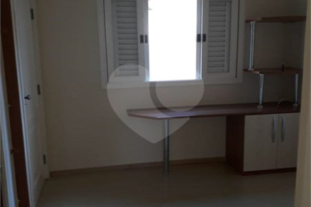 Casa à venda com 3 quartos, sendo 1 suíte, em Condomínio Residencial Terras do Caribe, Valinhos, SP