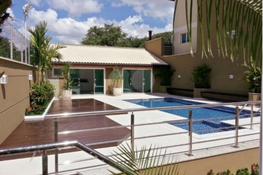 Casa à venda com 4 quartos, sendo 2 suítes, no condomínio Florada da Serra, São Paulo - SP