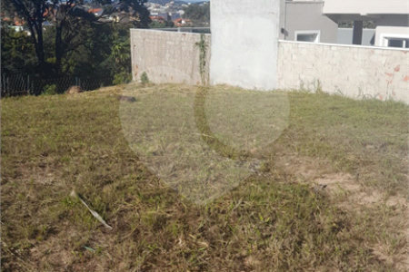 Terreno à venda com 1 suíte no condomínio Bosque dos Cambarás, Valinhos - SP