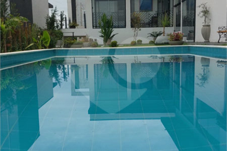 Casa à venda ou para alugar com 4 quartos, sendo 3 suítes, no condomínio Figueira Garden, Atibaia - SP