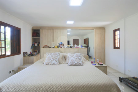 Sobrado à venda com 5 quartos, sendo 4 suítes, em Alto da Boa Vista, São Paulo, SP